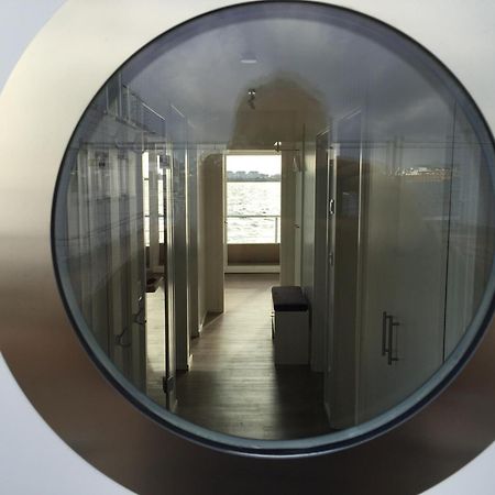 Schwimmendes Ferienhaus Antares One By Seeblick Ferien Oro, Rundum Wasser, Sauna Olpenitz Buitenkant foto
