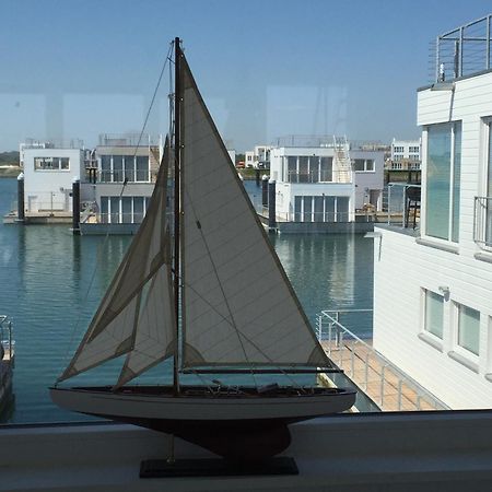 Schwimmendes Ferienhaus Antares One By Seeblick Ferien Oro, Rundum Wasser, Sauna Olpenitz Buitenkant foto