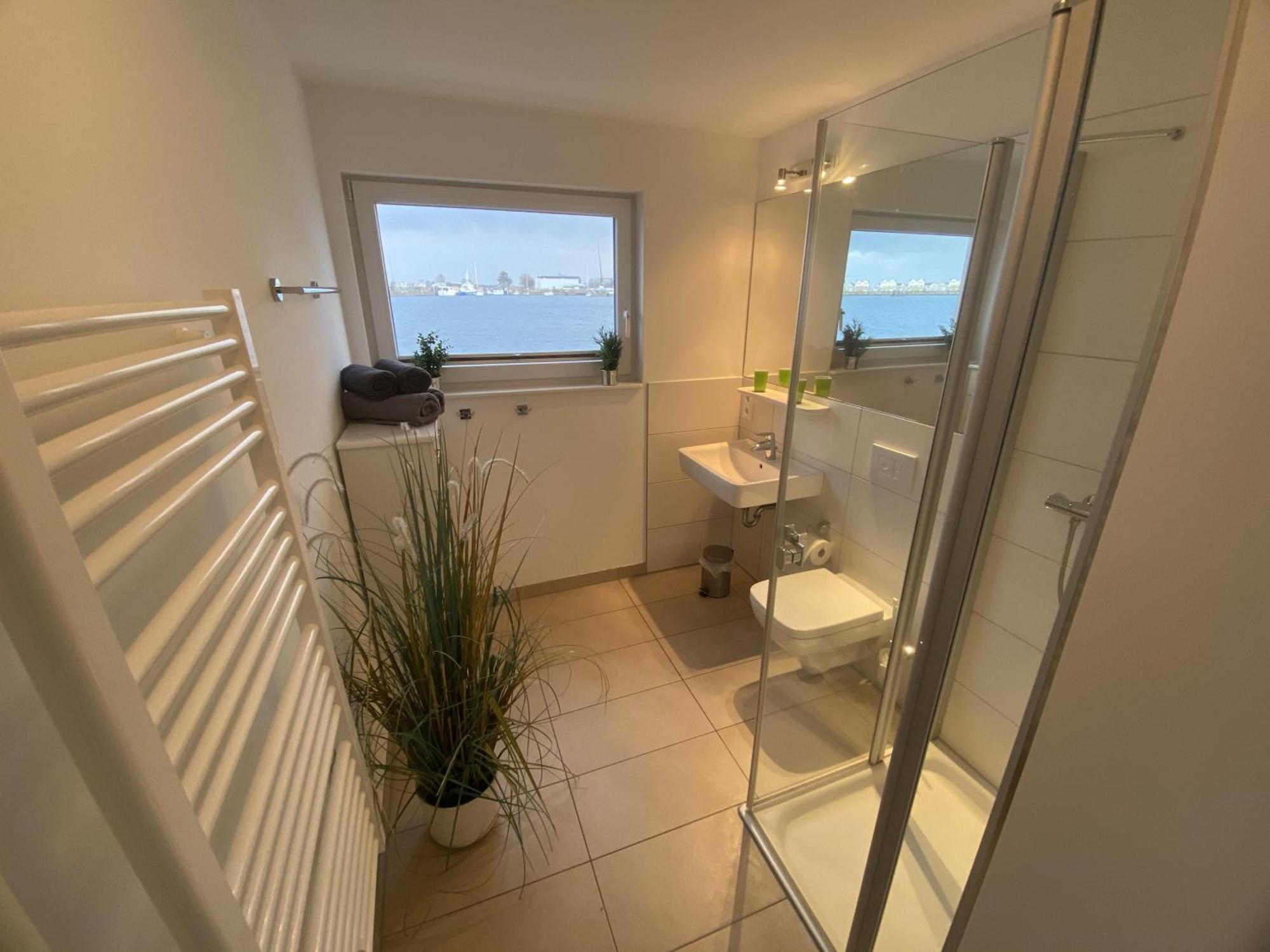 Schwimmendes Ferienhaus Antares One By Seeblick Ferien Oro, Rundum Wasser, Sauna Olpenitz Buitenkant foto