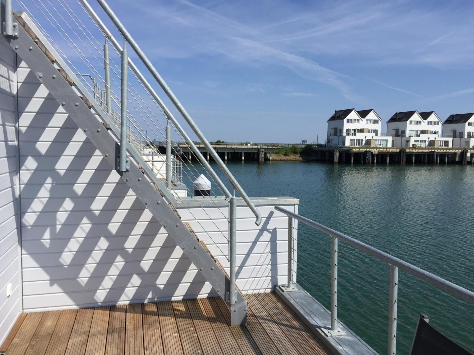 Schwimmendes Ferienhaus Antares One By Seeblick Ferien Oro, Rundum Wasser, Sauna Olpenitz Buitenkant foto
